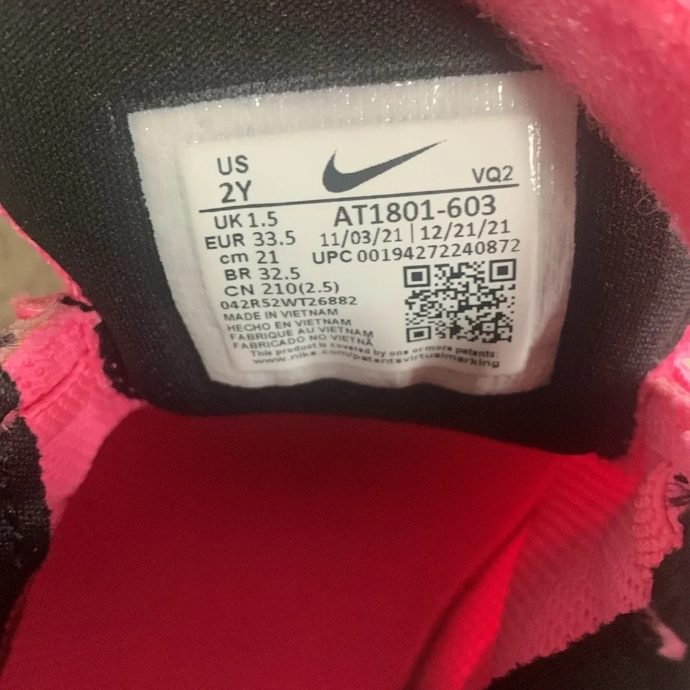 Nike Pink kids sneakers - Picture 3 of 3
